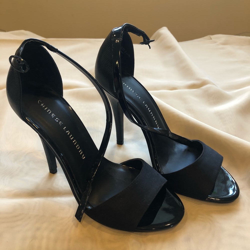 Chinese Laundry Sandals